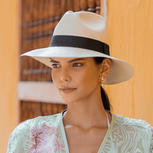 Load image into Gallery viewer, Sheel Earrings