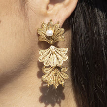 Load image into Gallery viewer, Sheel Earrings