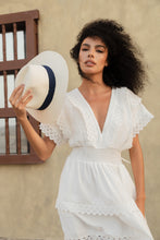 Load image into Gallery viewer, Natural Panama Extra-fine hat with navy blue band — featured portrait
